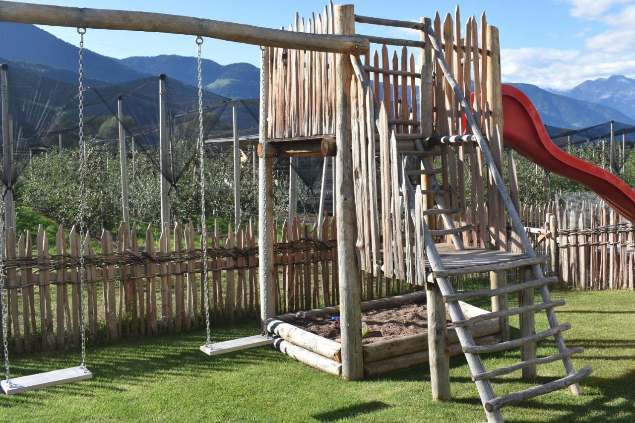 Feldhof Vilpian- Urlaub Auf Dem Bauernhofアパートメント エクステリア 写真